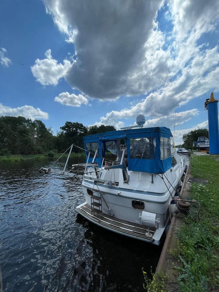 Birchwood TS49 Flybridge „White Dream“ — Heck mit Achterdeck-Verdeck